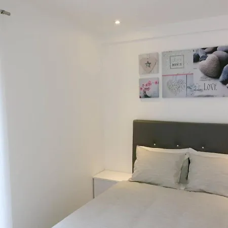 One Bedroom At 500 M Away From The