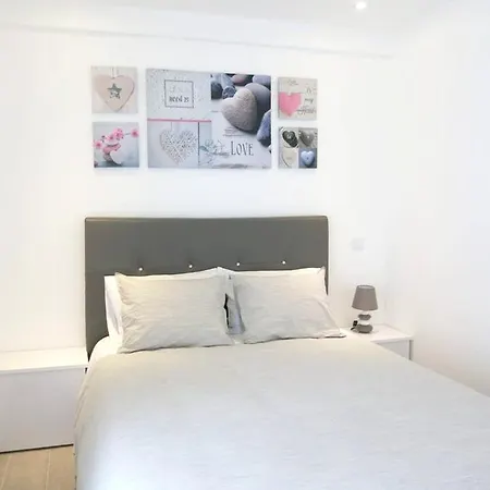 One Bedroom At 500 M Away From The Apartment